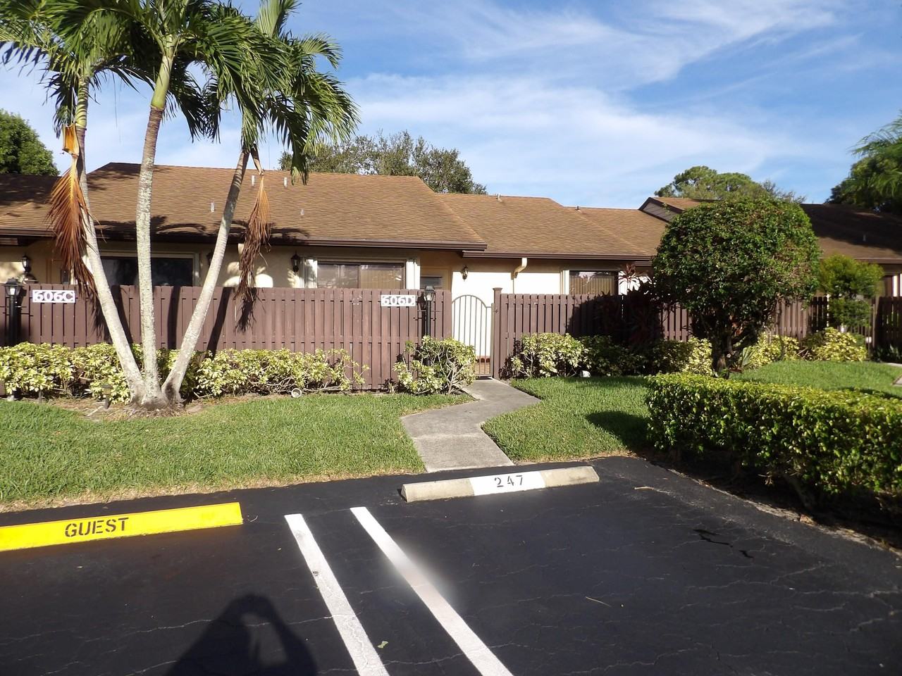606 Sea Pine Way #D - Photo 3 of 44