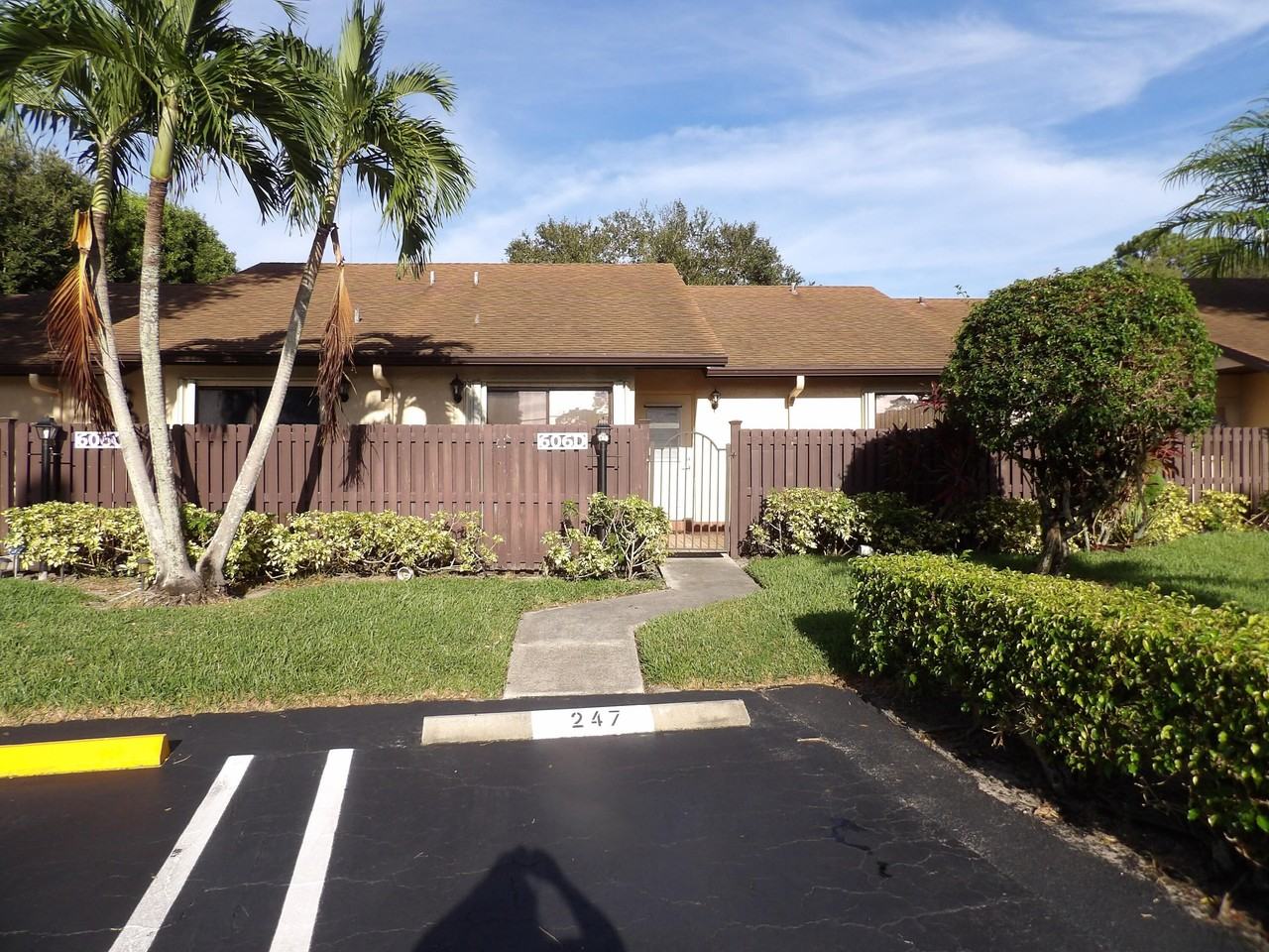 606 Sea Pine Way #D - Photo 4 of 44