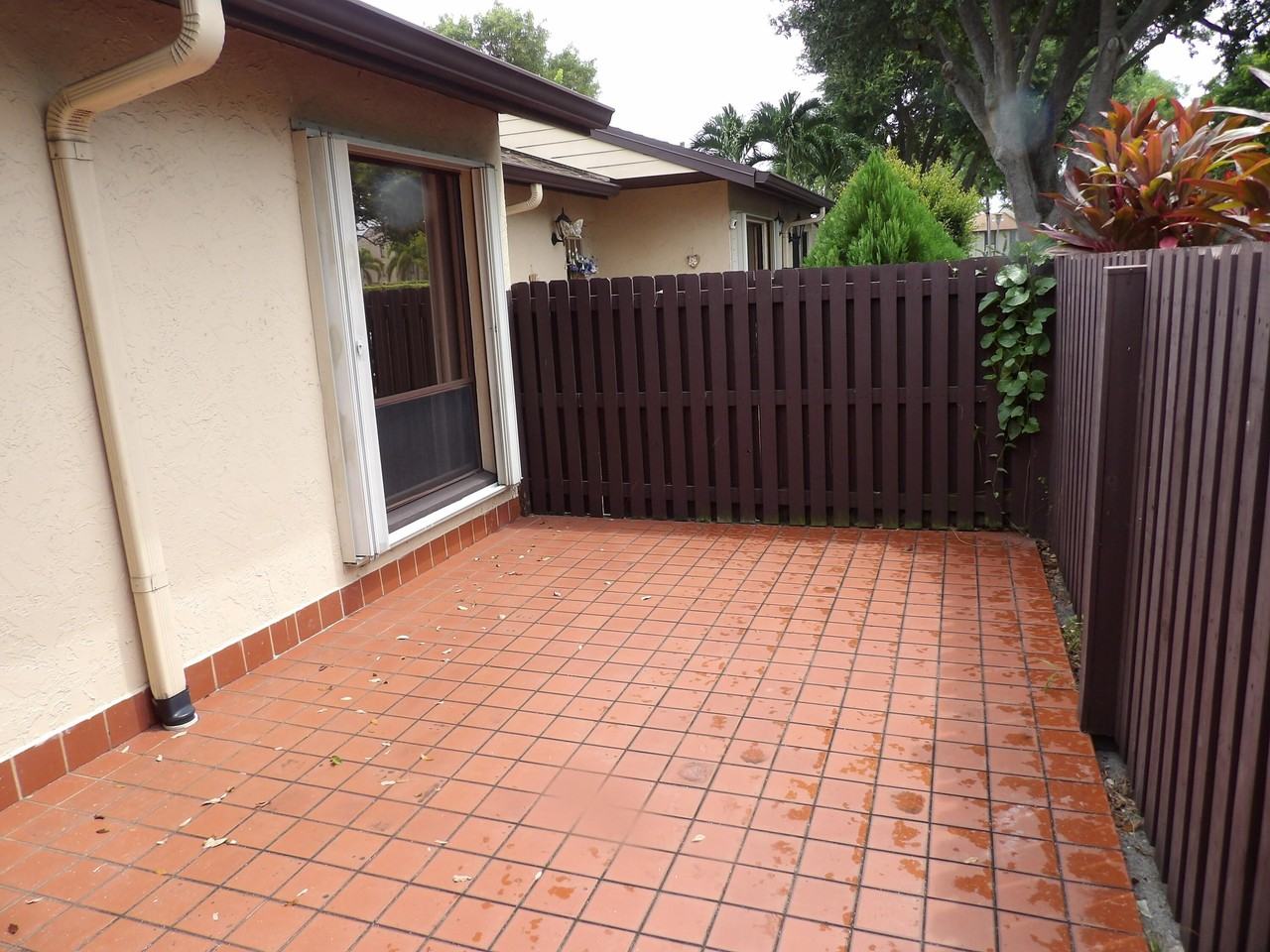 606 Sea Pine Way #D - Photo 6 of 44
