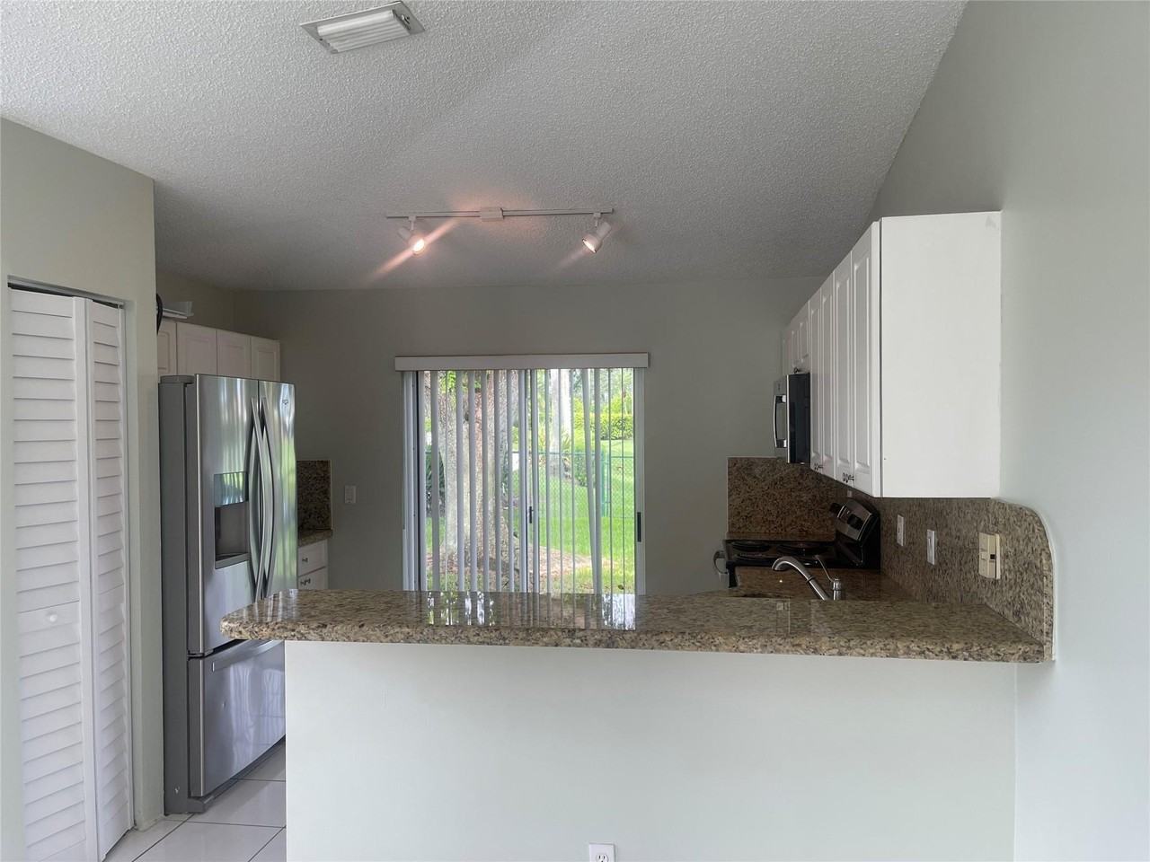 1810 Sw 114th Ter - Photo 5 of 19