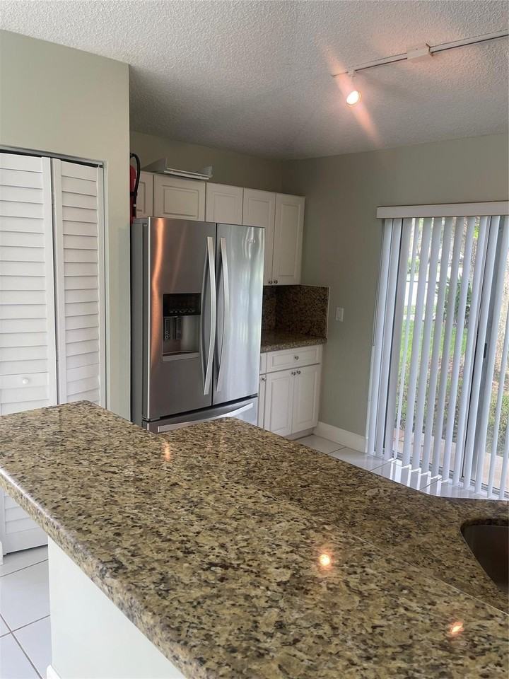 1810 Sw 114th Ter - Photo 6 of 19