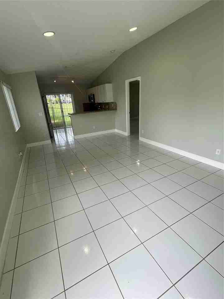 1810 Sw 114th Ter - Photo 7 of 19