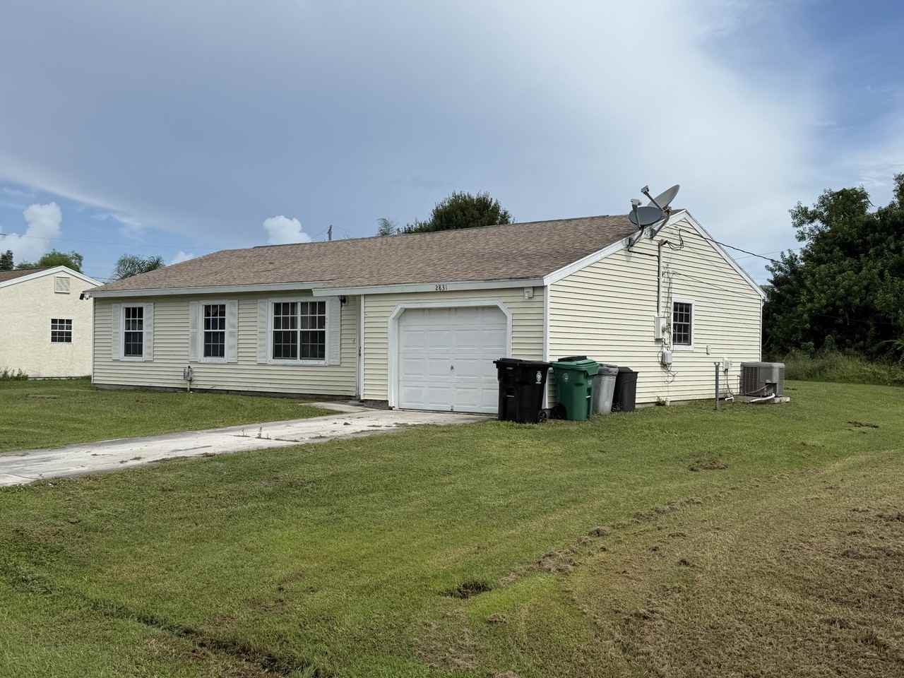 2831 Se Leigh Ave - Photo 2 of 2