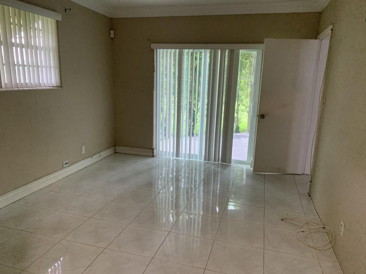3296 Nw 41st St - Photo 4 of 22