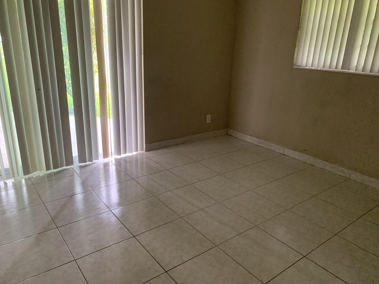 3296 Nw 41st St - Photo 5 of 22