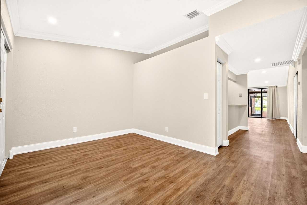 921 Nw 122nd Ter - Photo 3 of 49