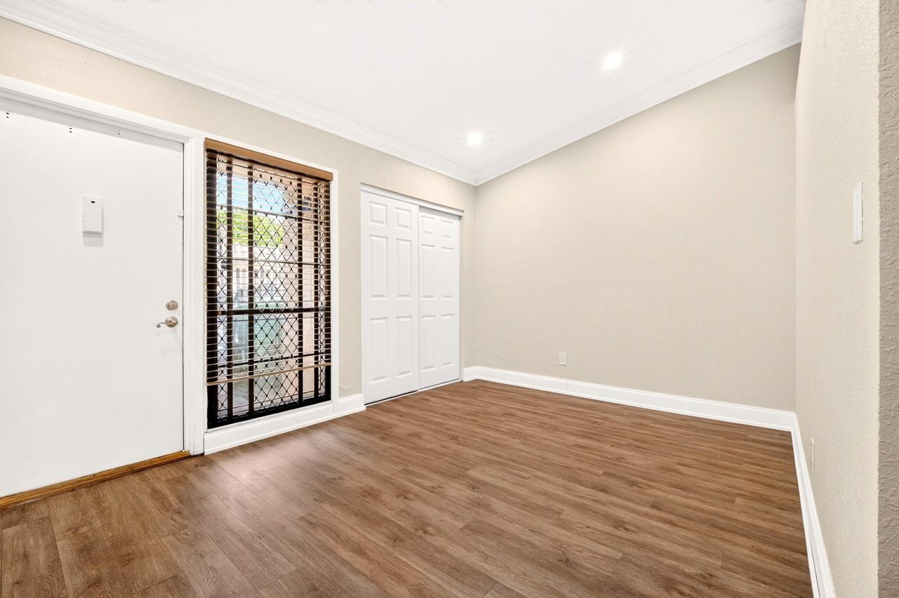 921 Nw 122nd Ter - Photo 4 of 49