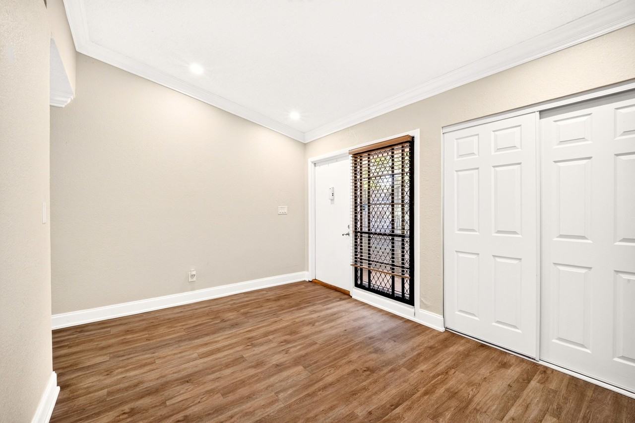 921 Nw 122nd Ter - Photo 5 of 49