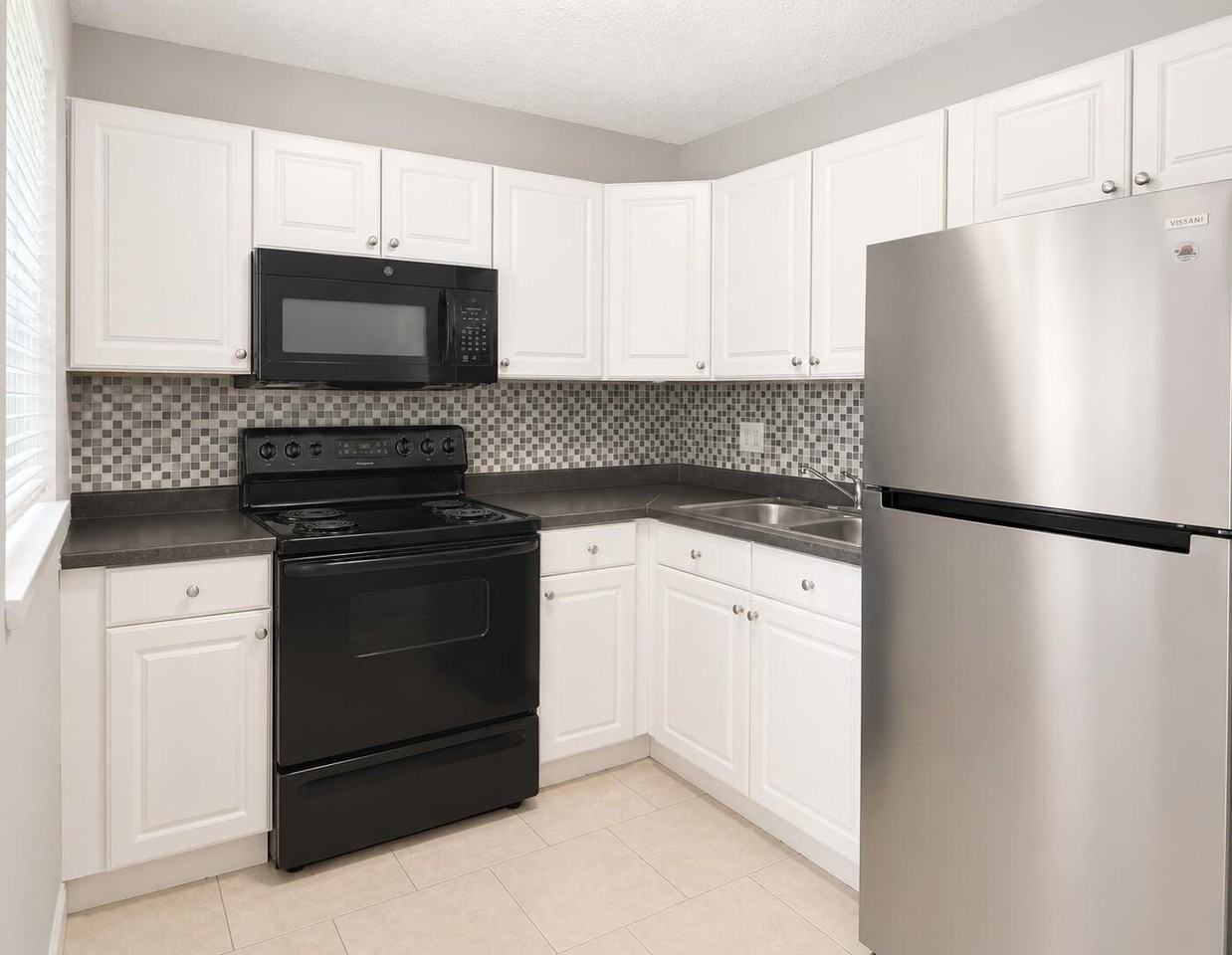 181 Nw 42nd St #2 - Photo 4 of 17