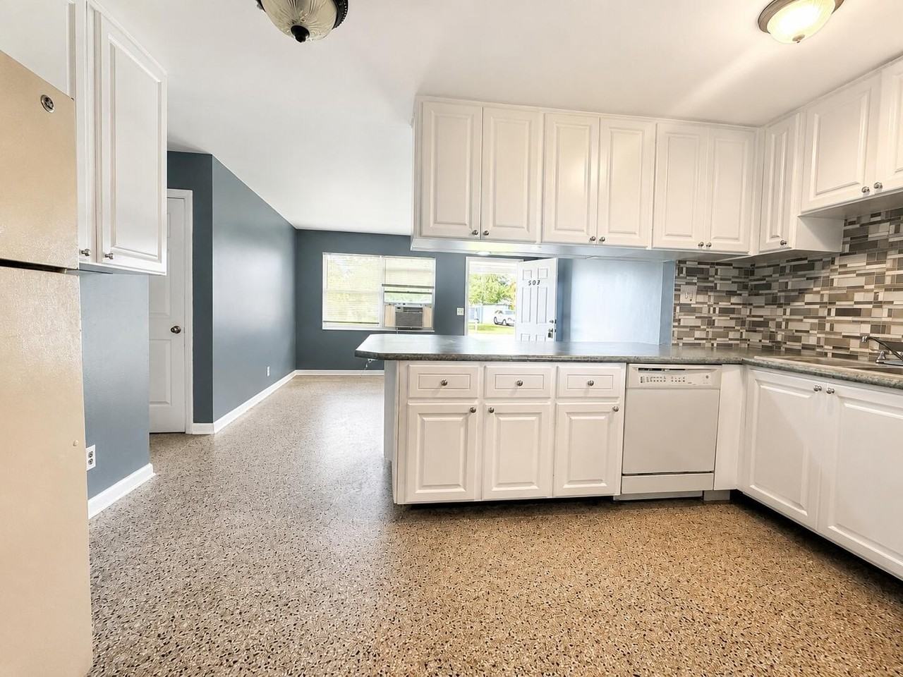 503 Se Flamingo Ave - Photo 2 of 10