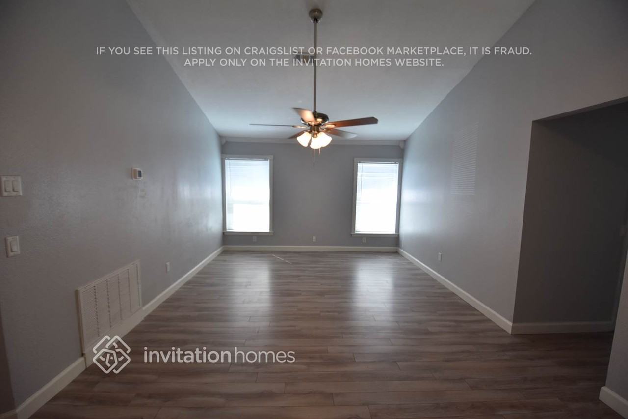 2363 Ambrose Ln - Photo 2 of 15
