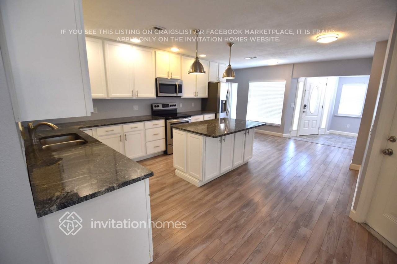2363 Ambrose Ln - Photo 3 of 15