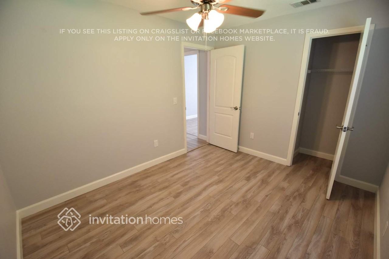 2363 Ambrose Ln - Photo 6 of 15