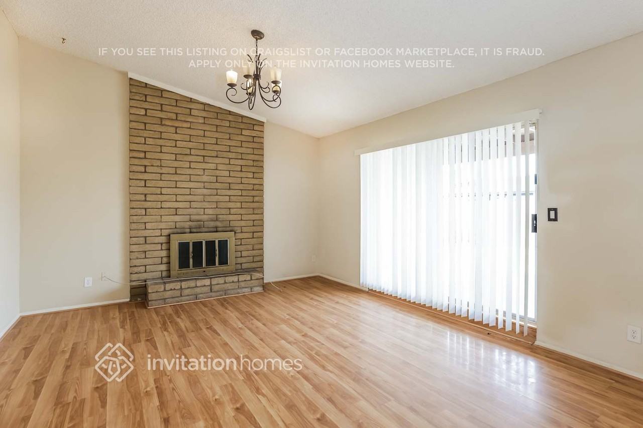 1643 W Muriel Dr - Photo 4 of 9