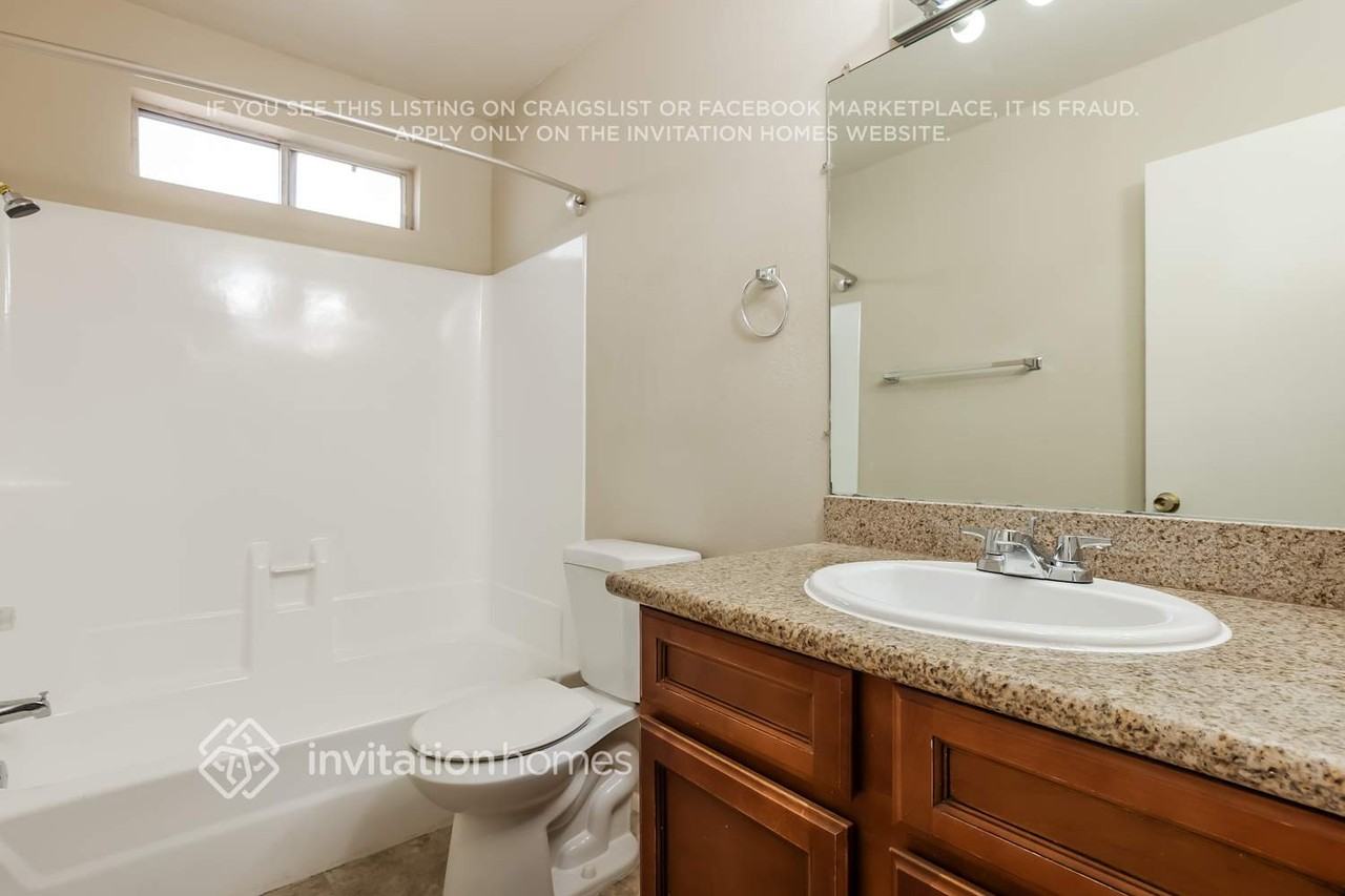 1643 W Muriel Dr - Photo 5 of 9
