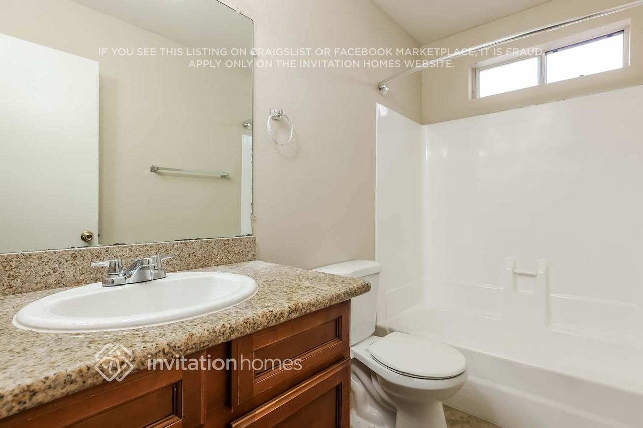 1643 W Muriel Dr - Photo 6 of 9