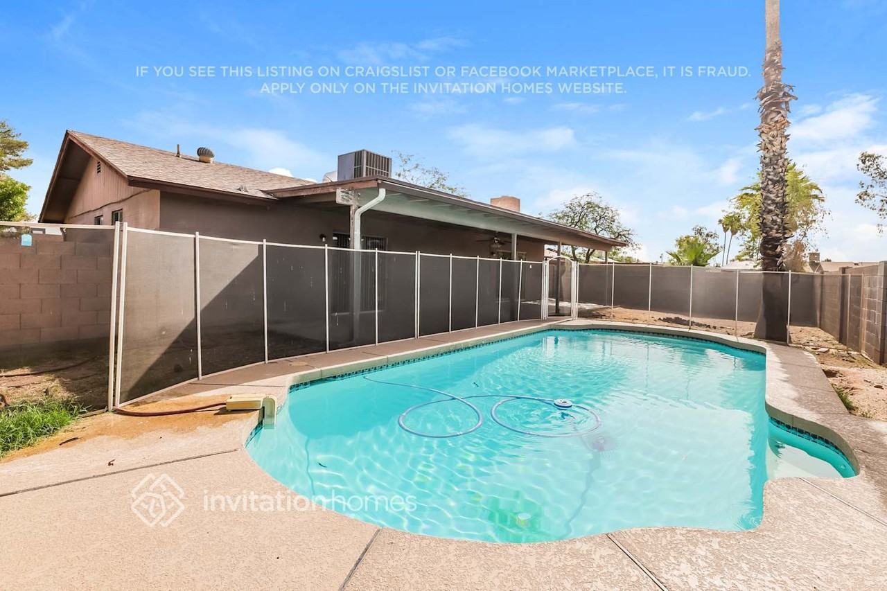 1643 W Muriel Dr - Photo 7 of 9