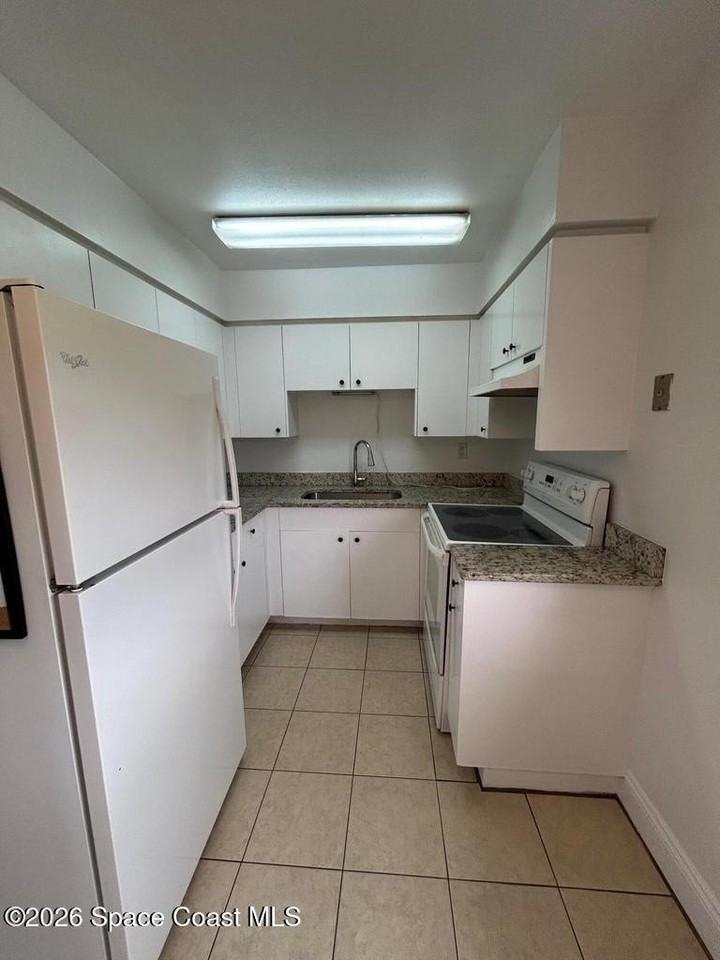 1750 Cowan Dr - Photo 4 of 9
