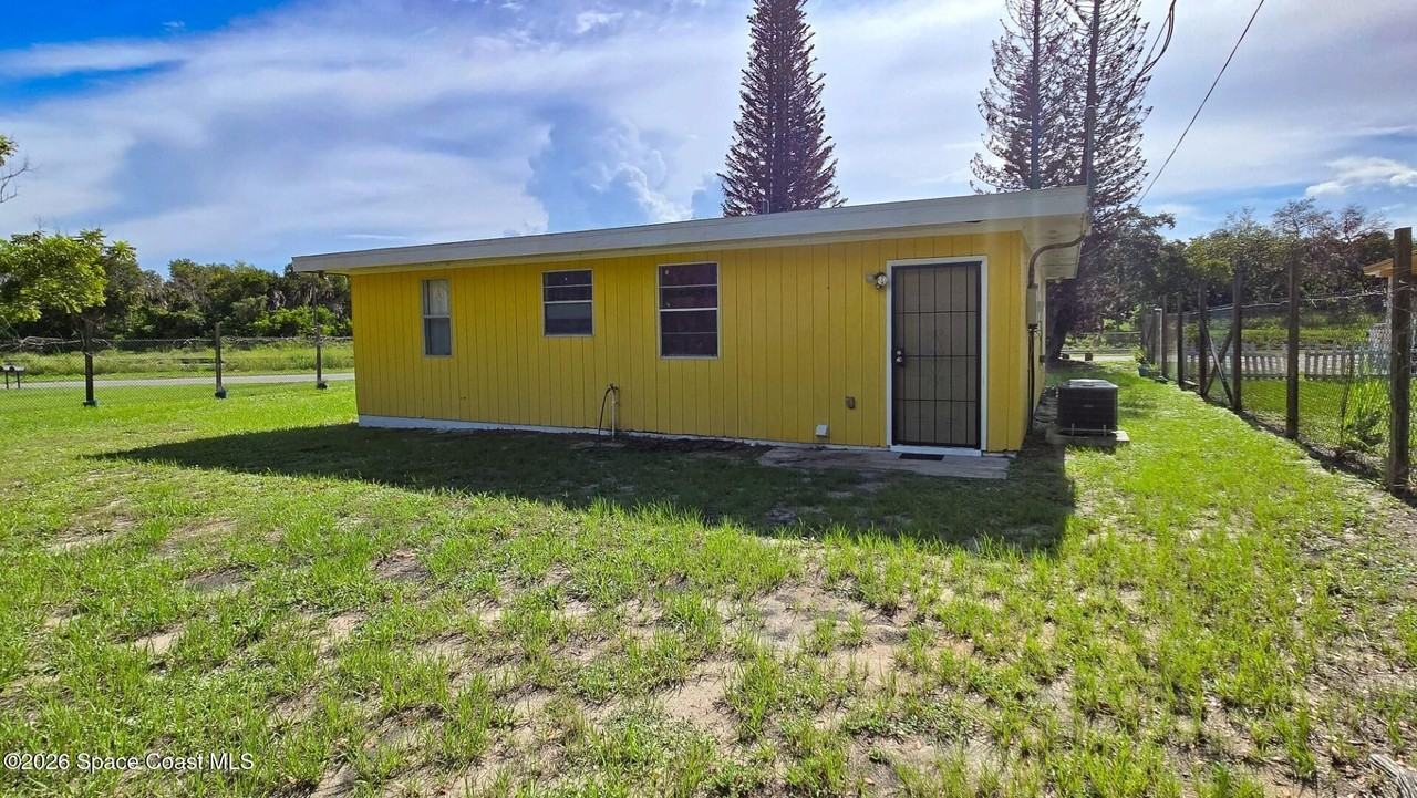 3788 W Railroad Ave - Photo 2 of 21