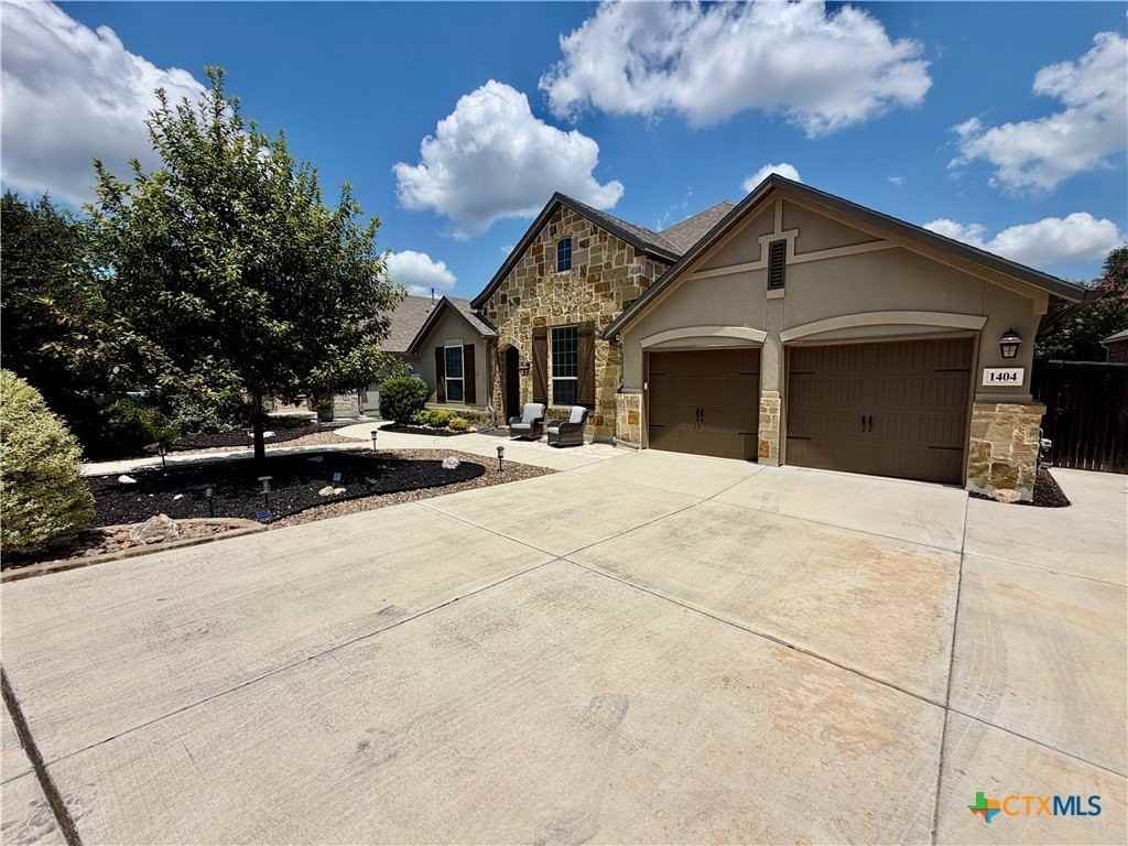 1404 Pioneer Dr - Photo 3 of 43