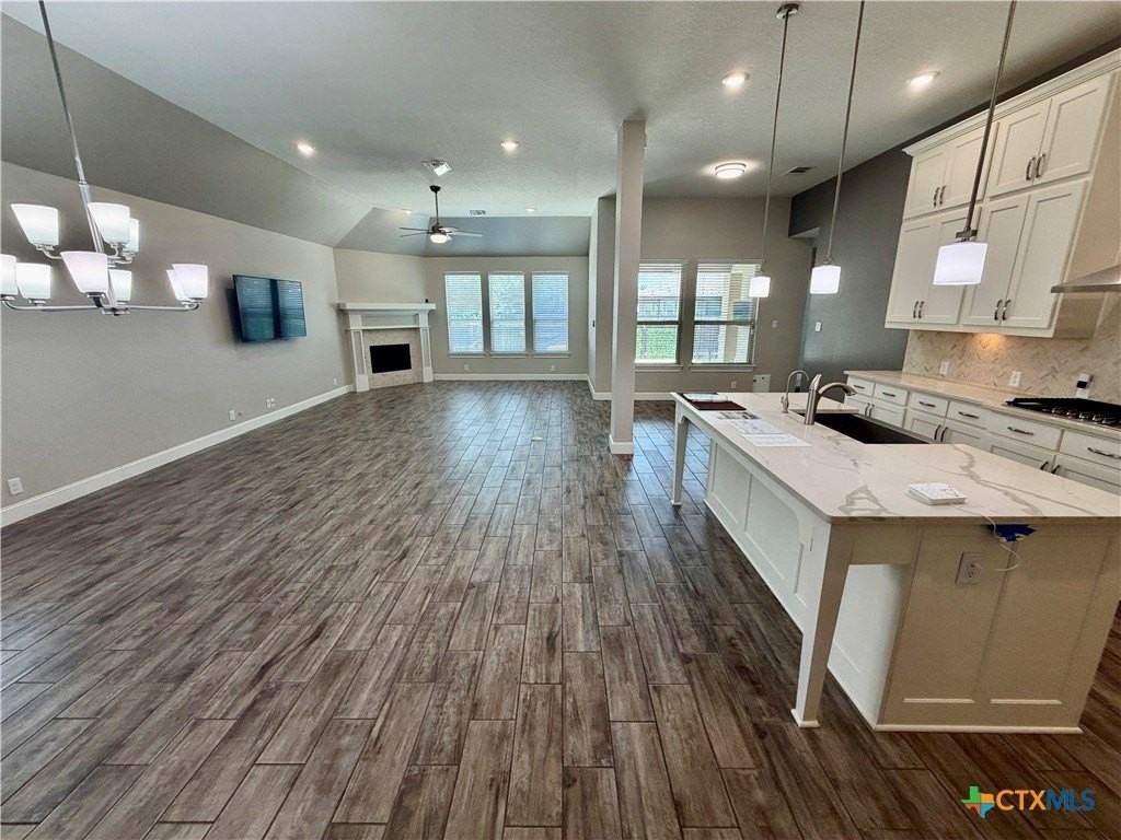 1404 Pioneer Dr - Photo 4 of 43