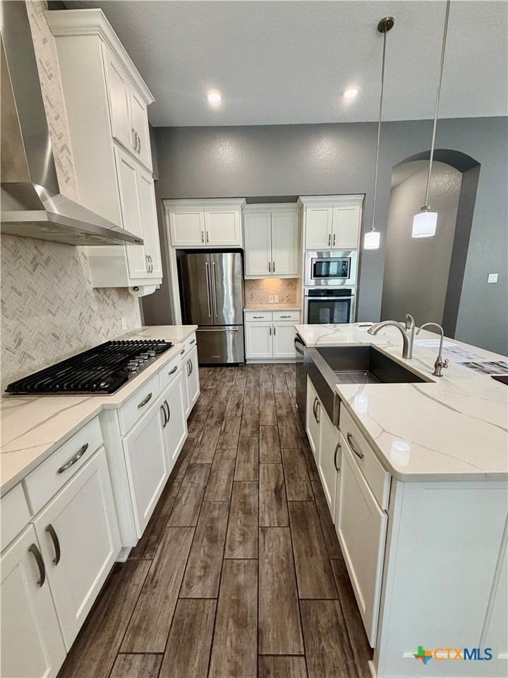1404 Pioneer Dr - Photo 5 of 43