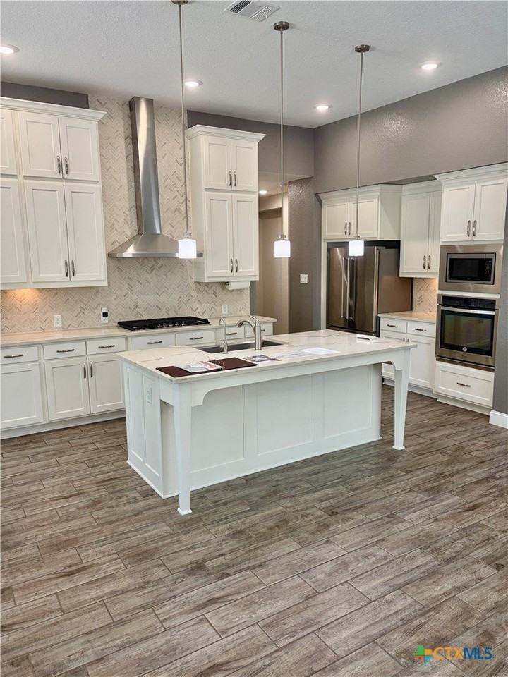 1404 Pioneer Dr - Photo 7 of 43