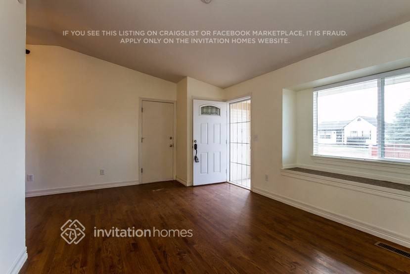 1772 S Genoa Way - Photo 5 of 24