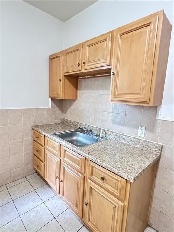 1402 Westminster St #2R - Photo 2 of 9