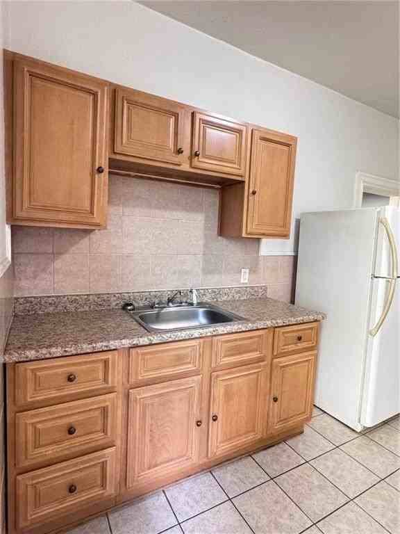 1402 Westminster St #2R - Photo 3 of 9