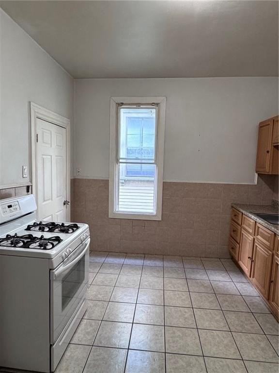1402 Westminster St #2R - Photo 5 of 9