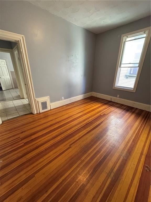 1402 Westminster St #2R - Photo 7 of 9
