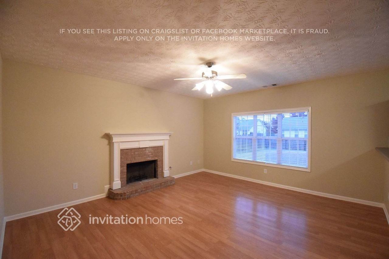 333 Interlake Pass - Photo 2 of 11