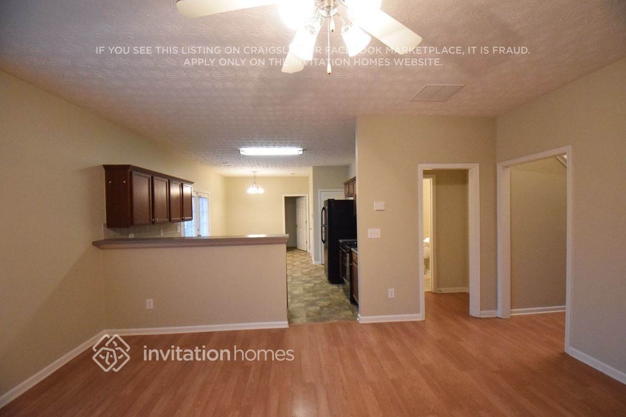 333 Interlake Pass - Photo 3 of 11