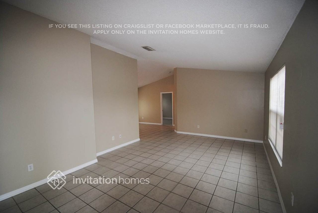 1582 Wyoming Dr Se - Photo 2 of 9