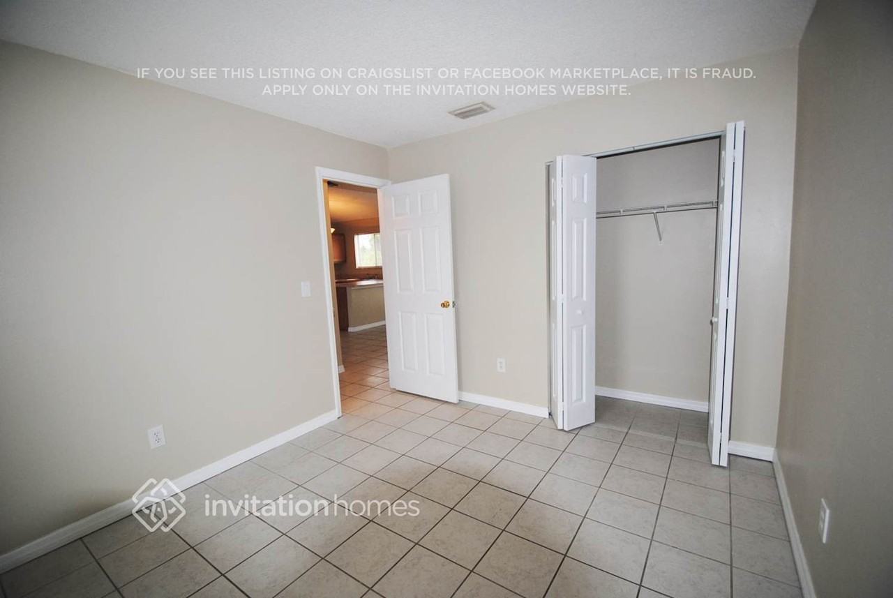 1582 Wyoming Dr Se - Photo 4 of 9