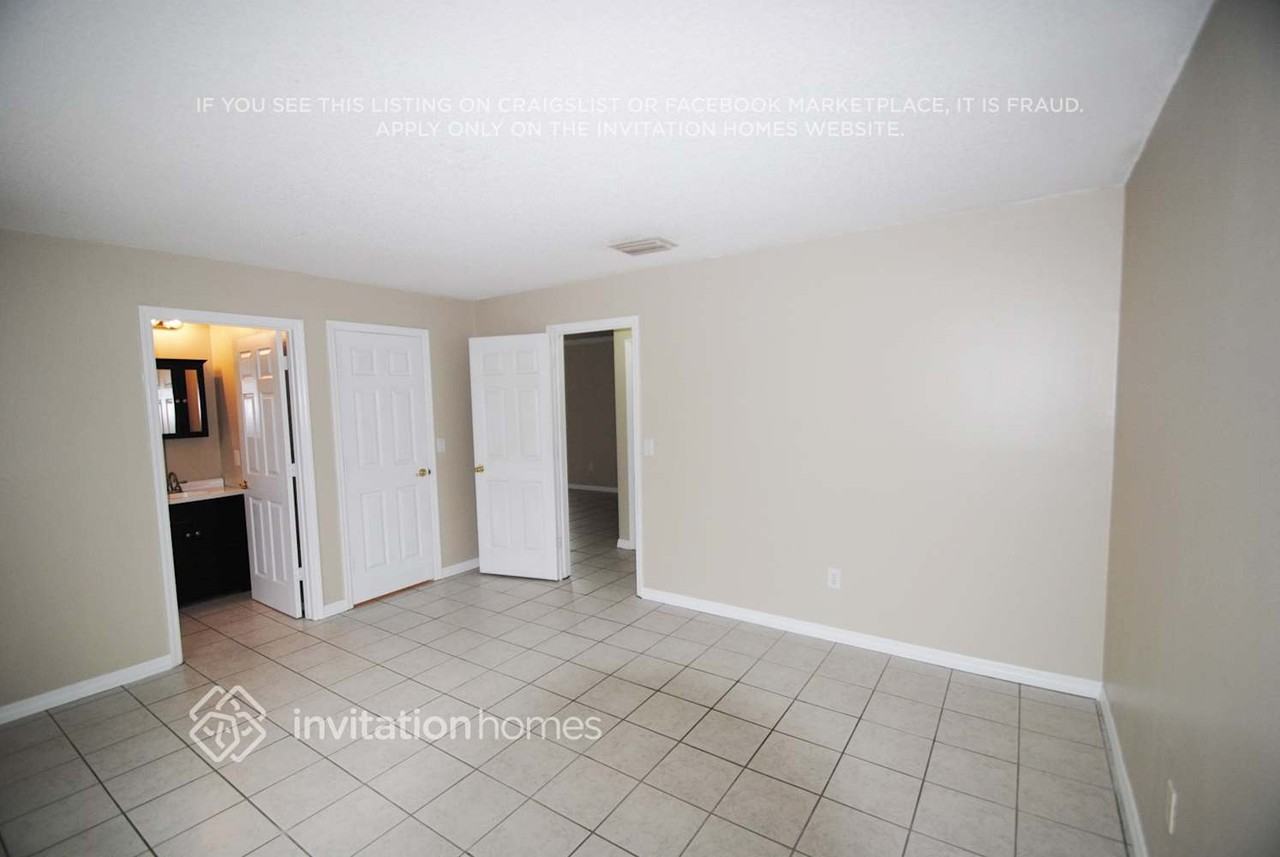 1582 Wyoming Dr Se - Photo 5 of 9