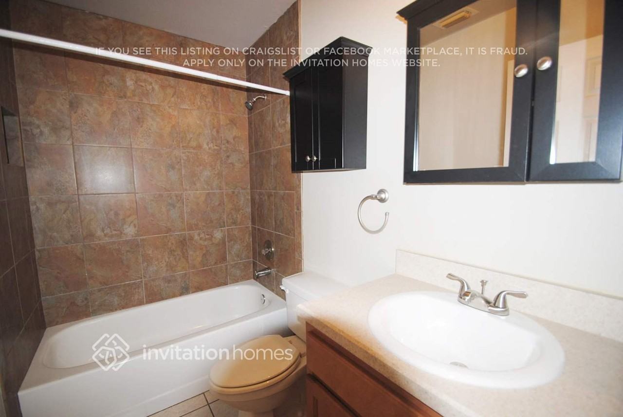 1582 Wyoming Dr Se - Photo 6 of 9
