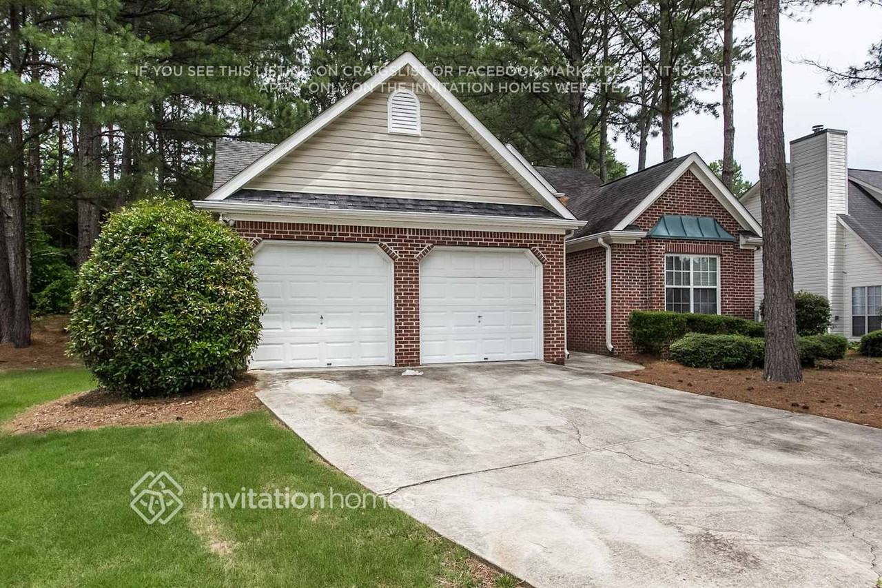 180 Eastfield Ct - Photo 3 of 21