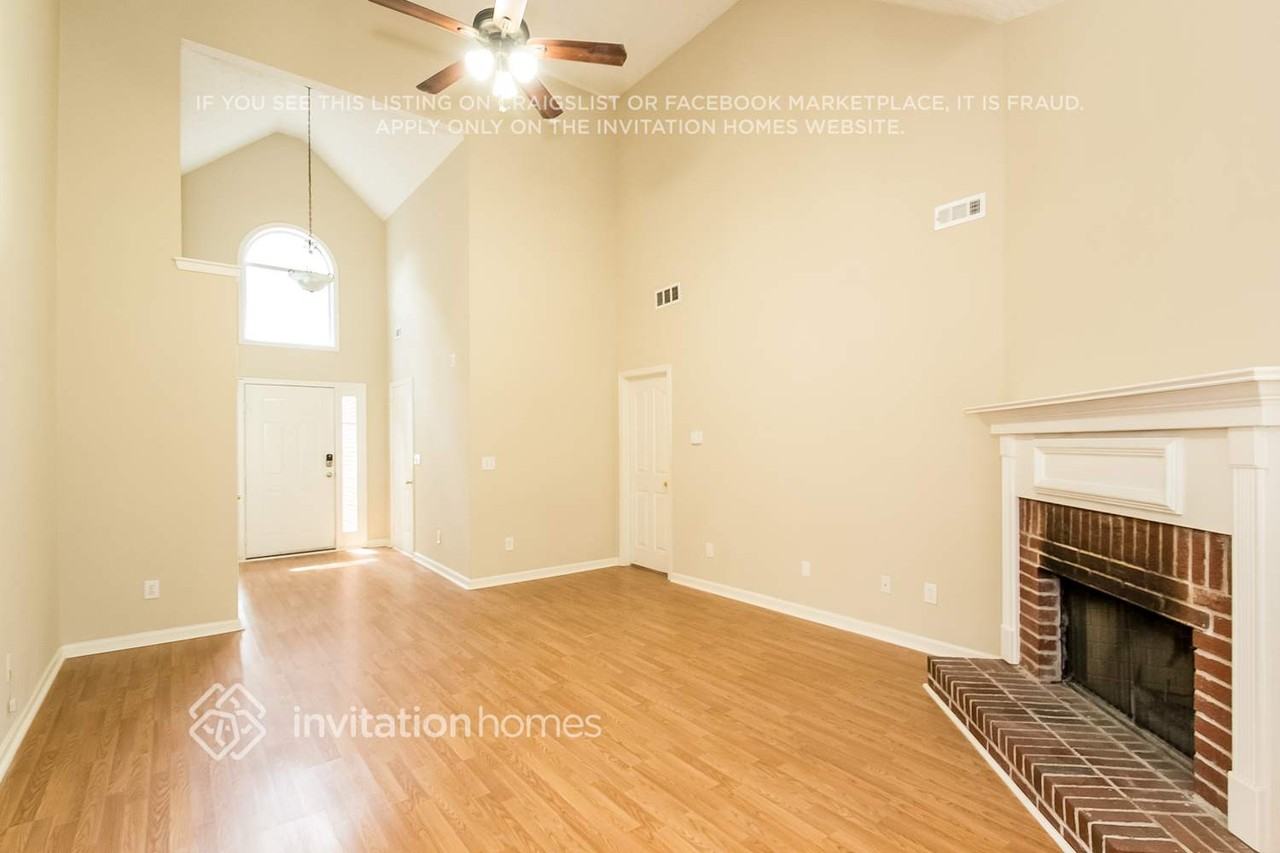 180 Eastfield Ct - Photo 4 of 21