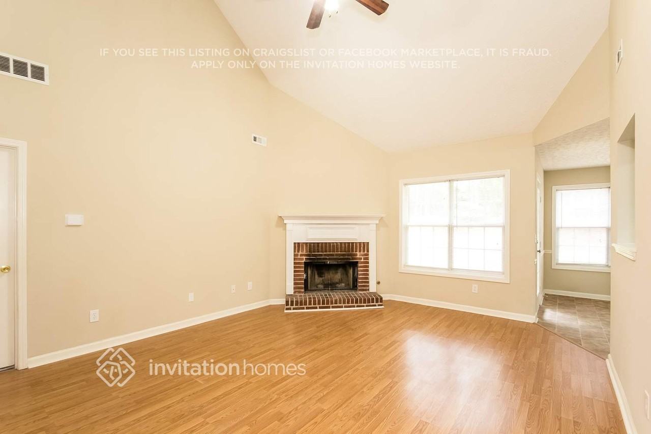 180 Eastfield Ct - Photo 5 of 21