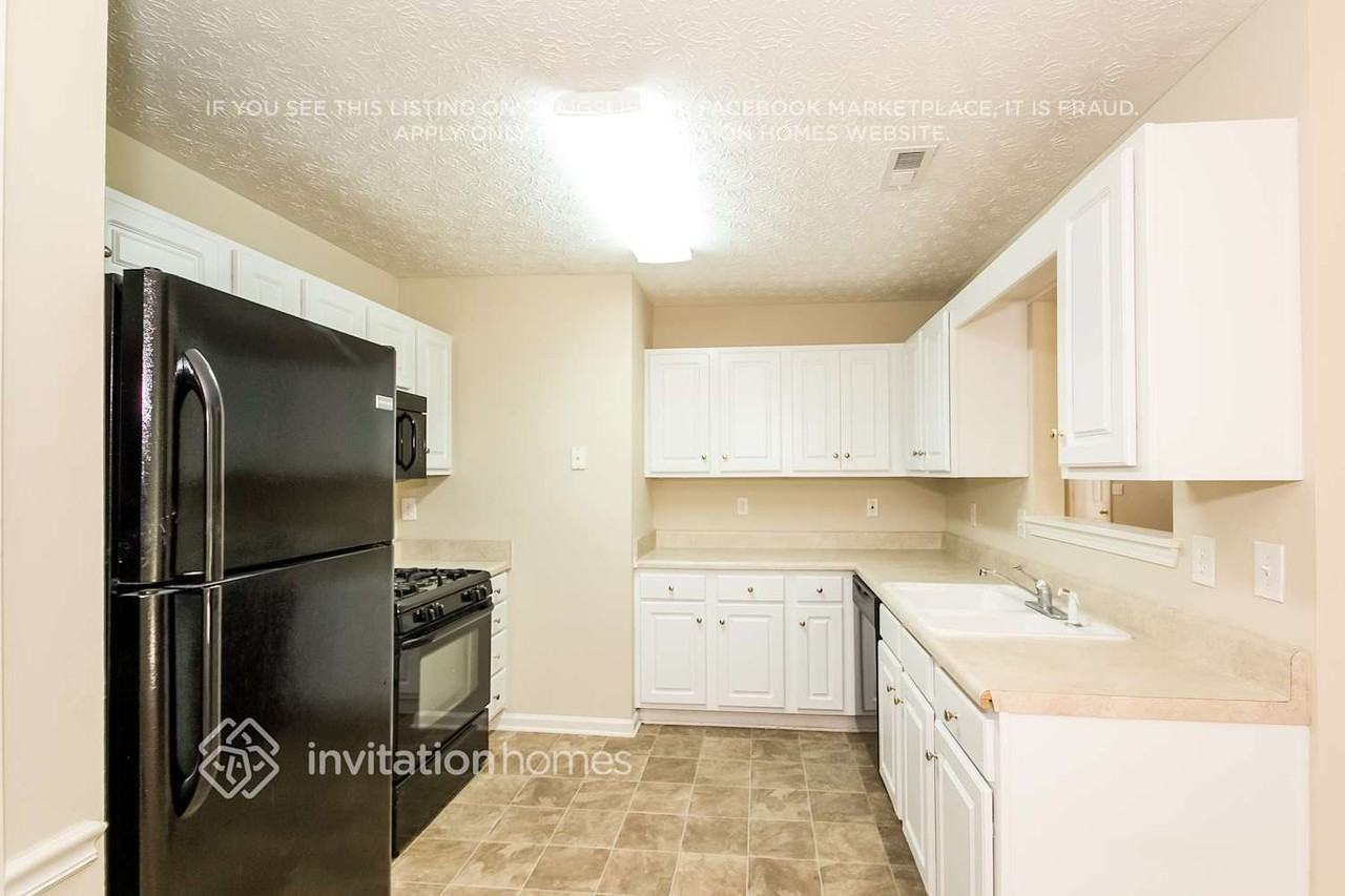 180 Eastfield Ct - Photo 7 of 21