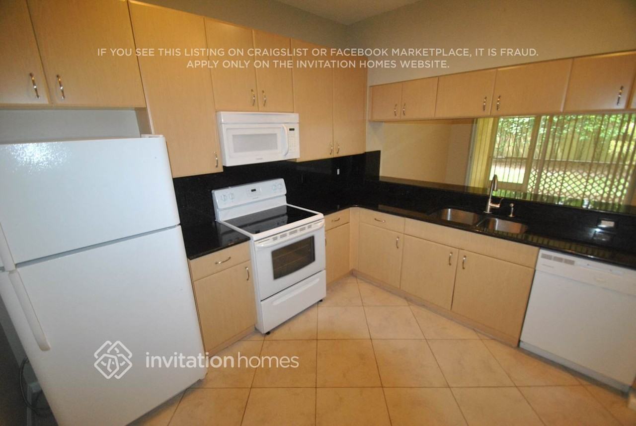 6351 Bella Cir #803 - Photo 3 of 9
