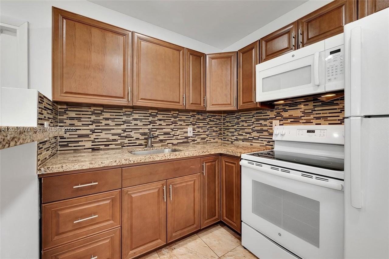 8752 Sw 145th St - Photo 3 of 6