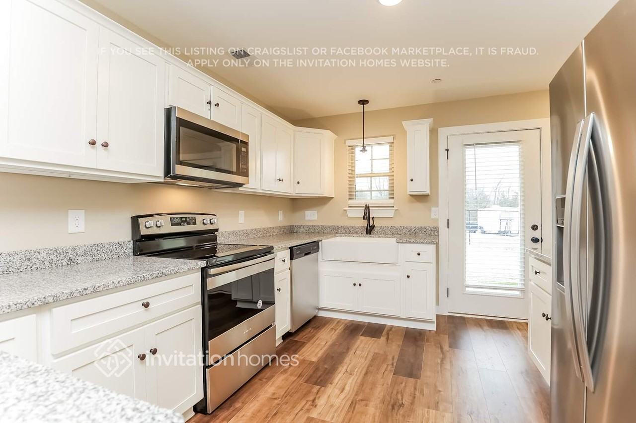 212 Emmett Dr - Photo 5 of 16