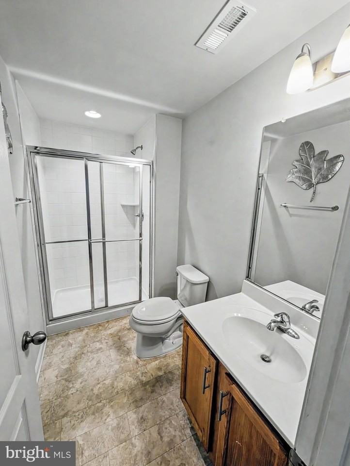 6515 Langbrooke Ct - Photo 4 of 8