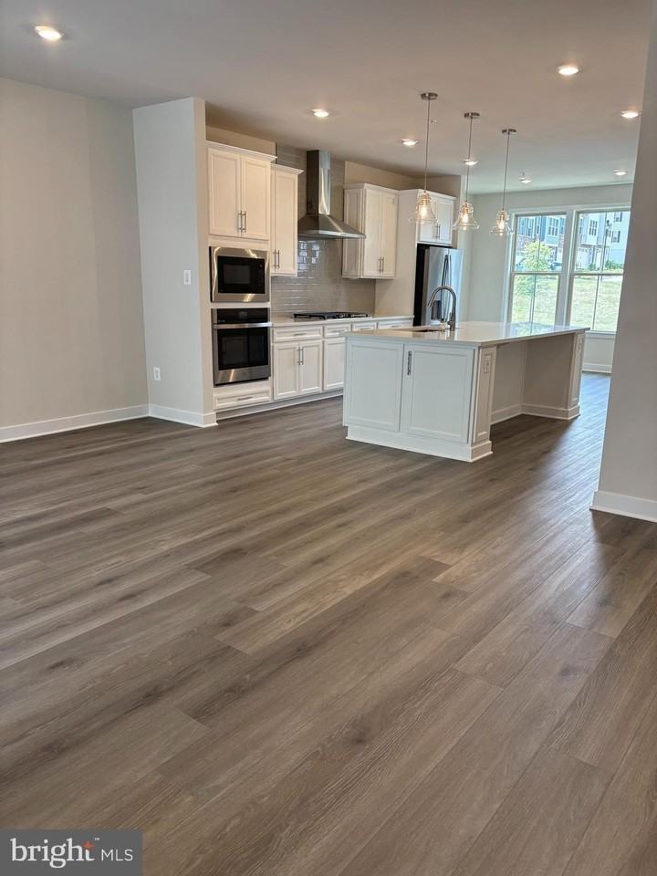 10140 Lake Linganore Blvd - Photo 2 of 28