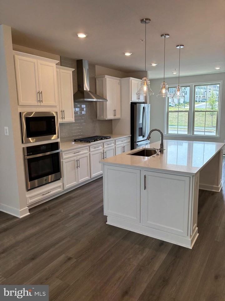 10140 Lake Linganore Blvd - Photo 3 of 28