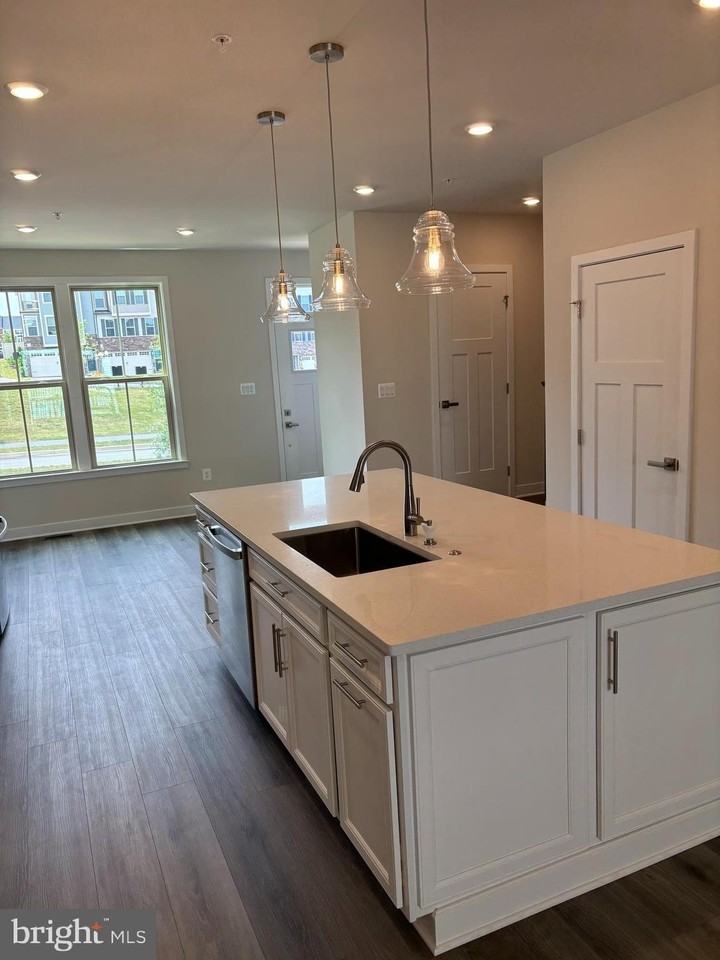 10140 Lake Linganore Blvd - Photo 5 of 28