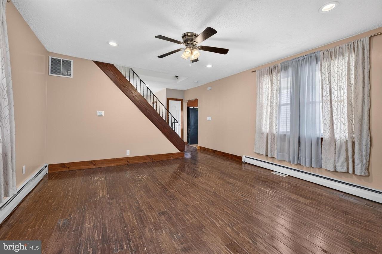 2424 Main Rd - Photo 2 of 20